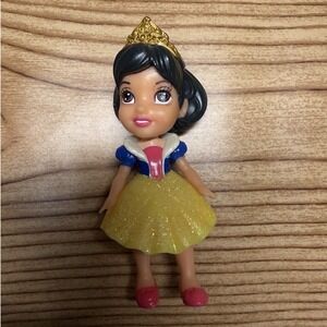 Disney Princess SNOW White Poseable Mini Doll Toddler Miniature 3.5" Figure